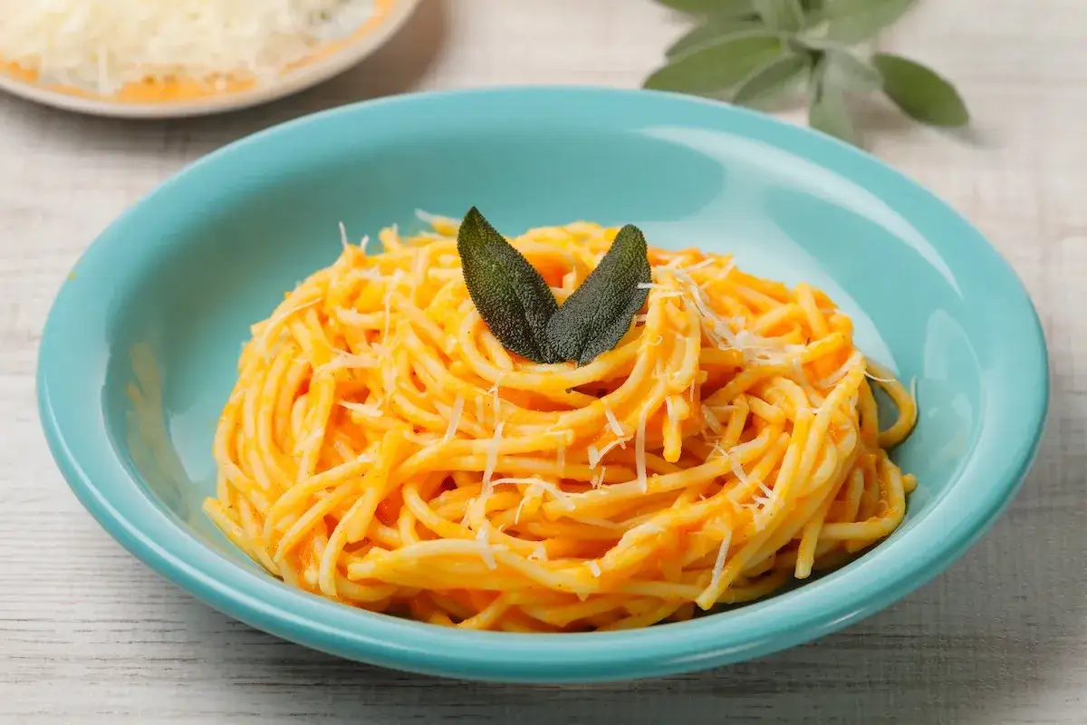 Pasta Zucca e Speck: Ricetta Cremosa e Croccante (Senza Panna)