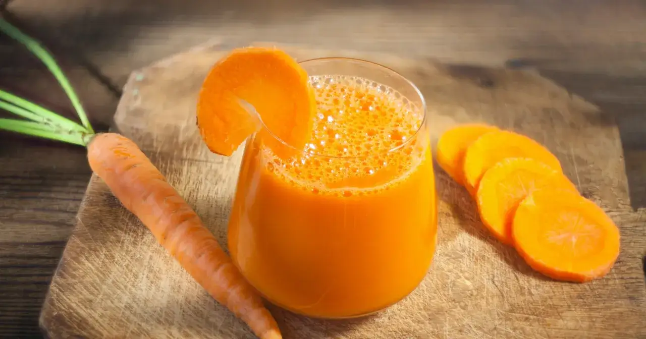 Sok z marchwi dla niemowląt: Czy na pewno jest zdrowy?