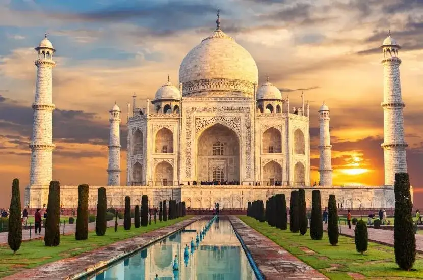 Ile trwa lot do Indii z Polski? Czas przelotu i najpopularniejsze trasy