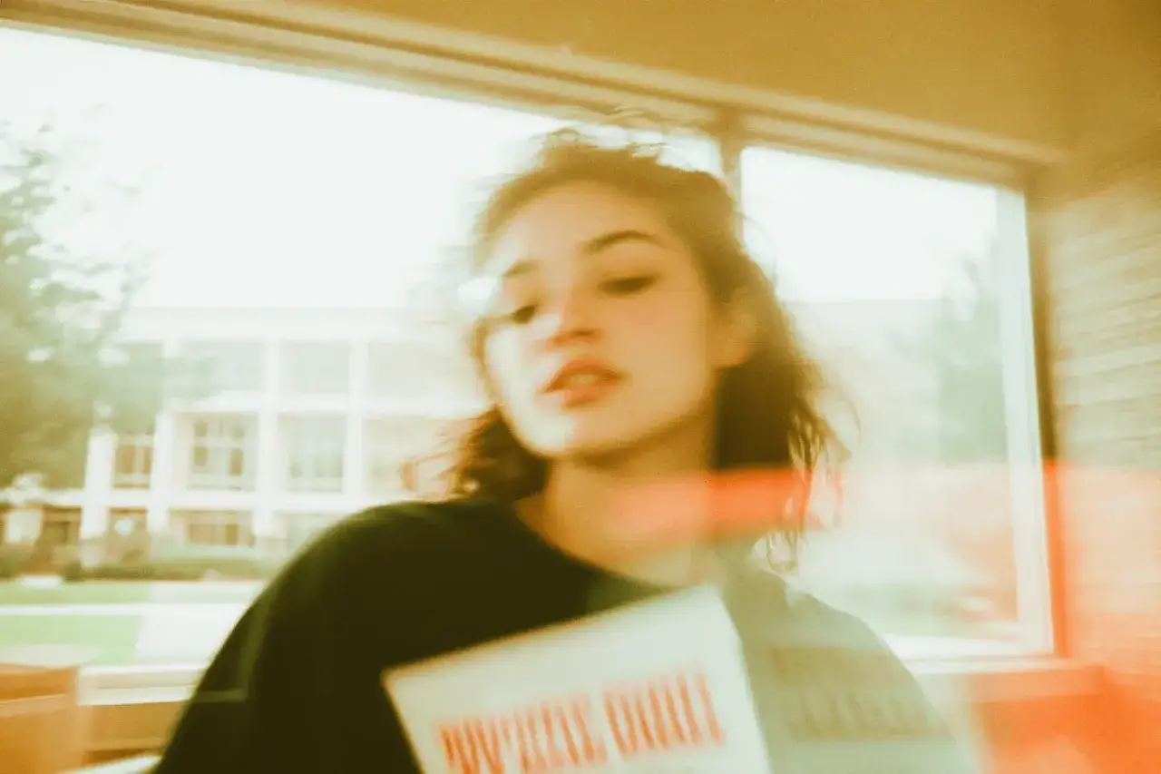 Rezygnacja ze szkoły po 18: Prawa, ZUS i co dalej? Poradnik