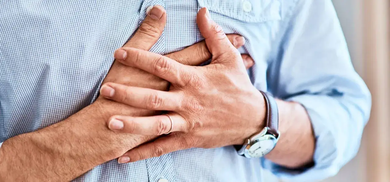Co może oznaczać ból w klatce piersiowej? Sprawdź powody i objawy
