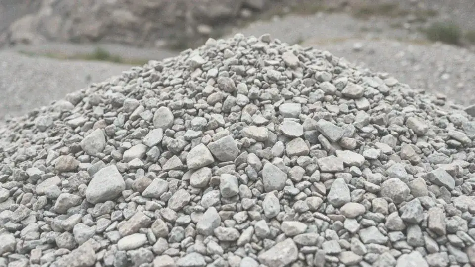 Jaką wagę ma 1 m³ kruszywa 0-31,5 mm? Zaskakujące różnice!