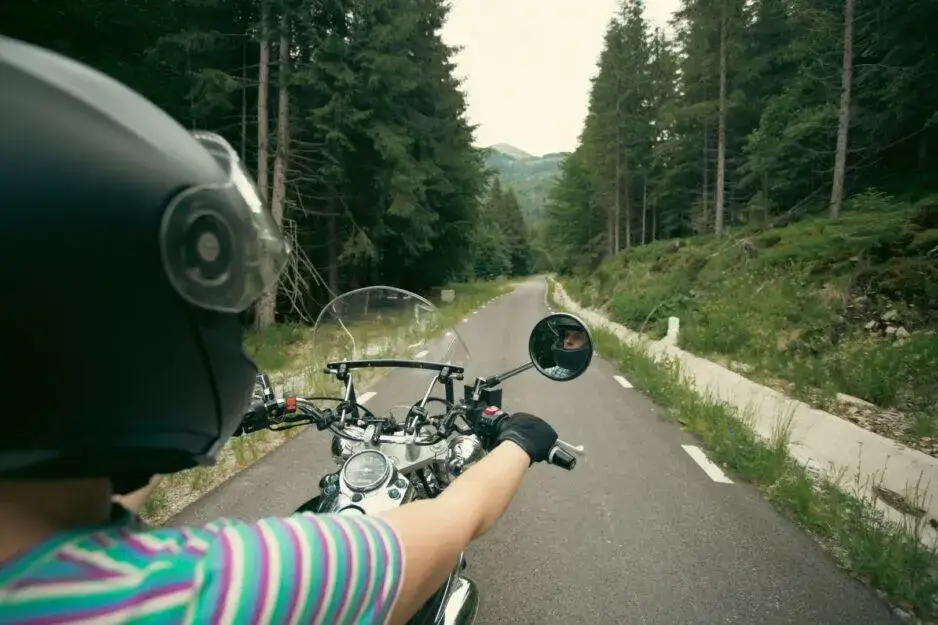 Najlepsze trasy motocyklowe w świętokrzyskim: atrakcje, mapy i praktyczne porady