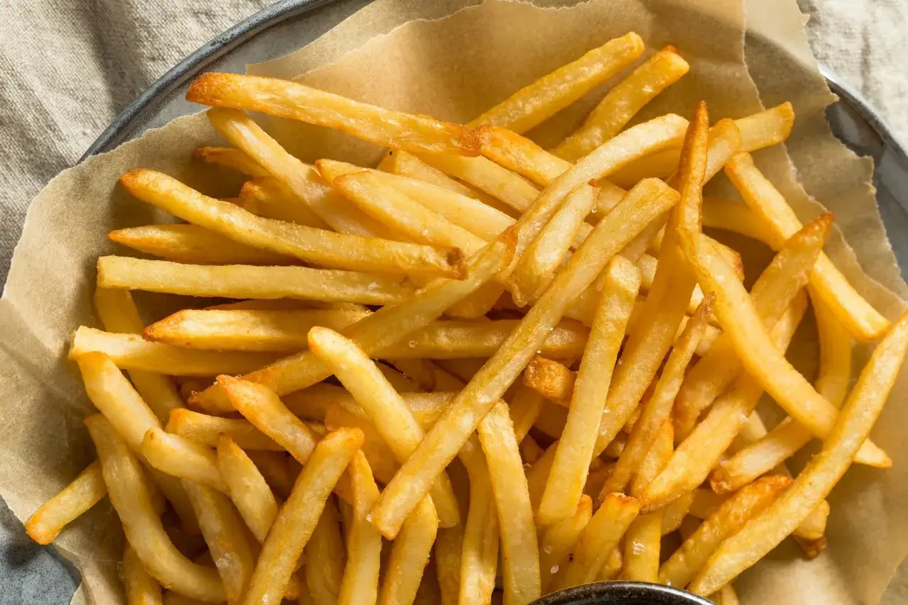 Ile kcal mają frytki z piekarnika? Zaskakujące różnice w kaloriach