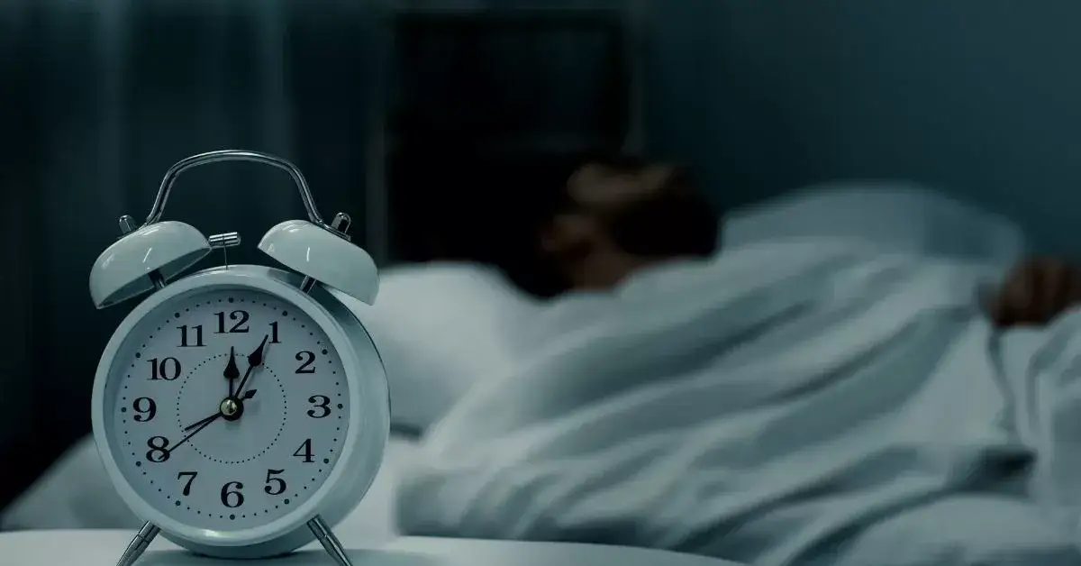 Znaczenie snu w nowym miejscu: Jak wpływa na adaptację i zdrowie