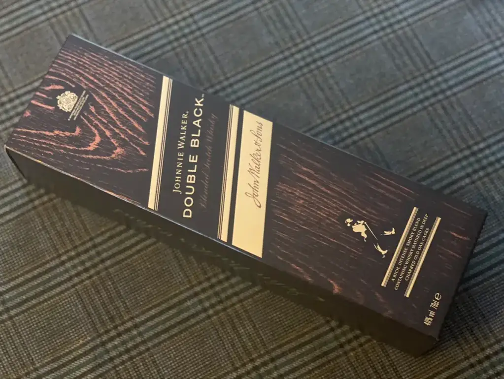 Ile ma lat Johnnie Walker Double Black? Odkryj tajemnice wieku whisky