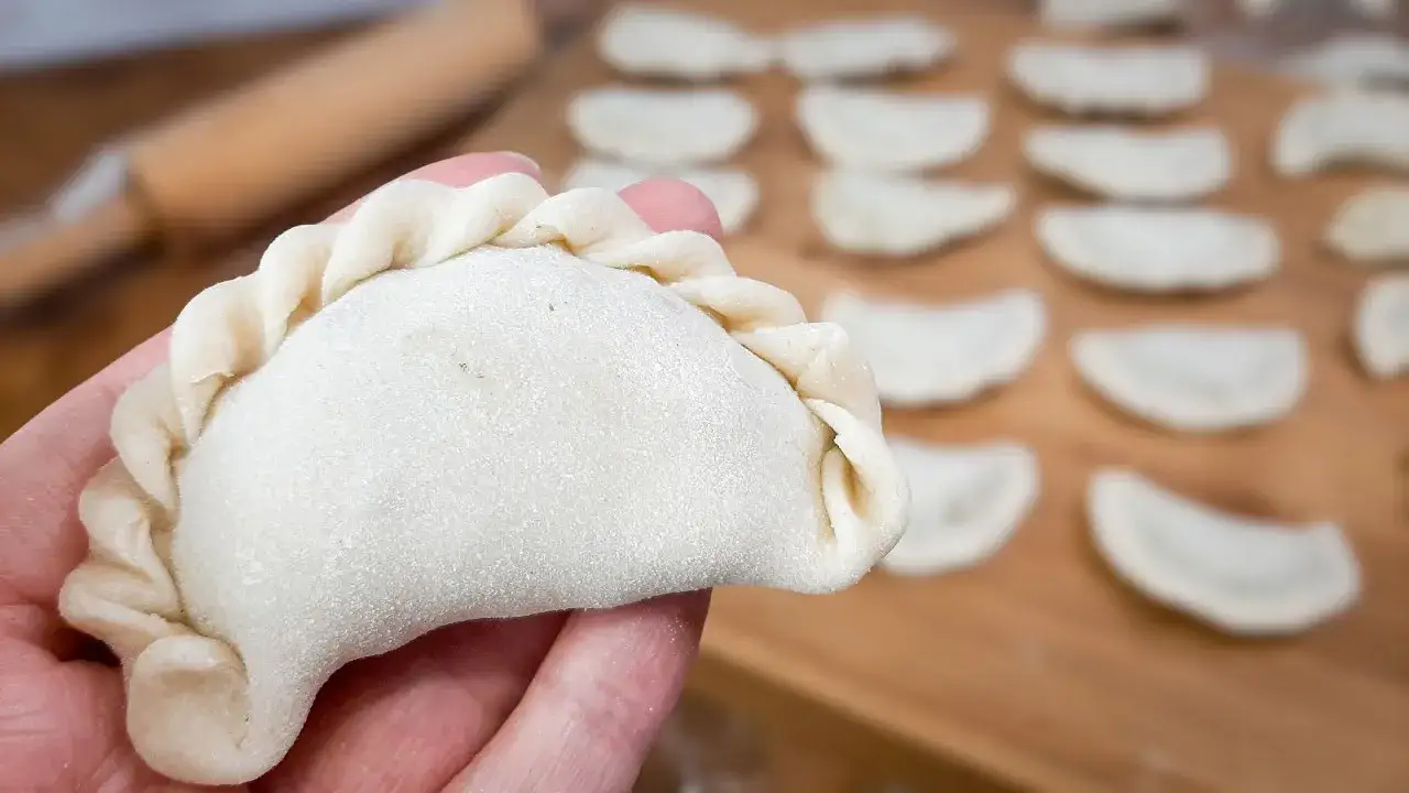 Jak lepić pierogi z warkoczem? Praktyczny przewodnik krok po kroku