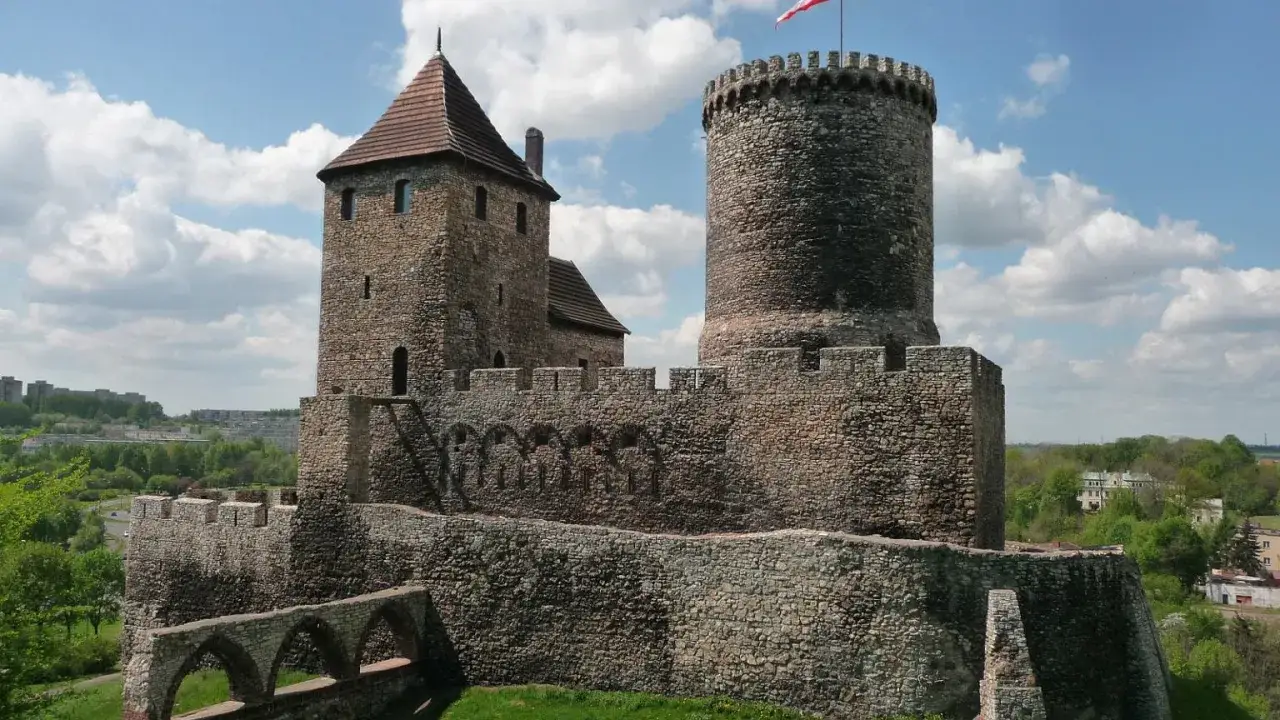 Zamek w Będzinie: Odkryj tajemnice i zaplanuj idealną wizytę