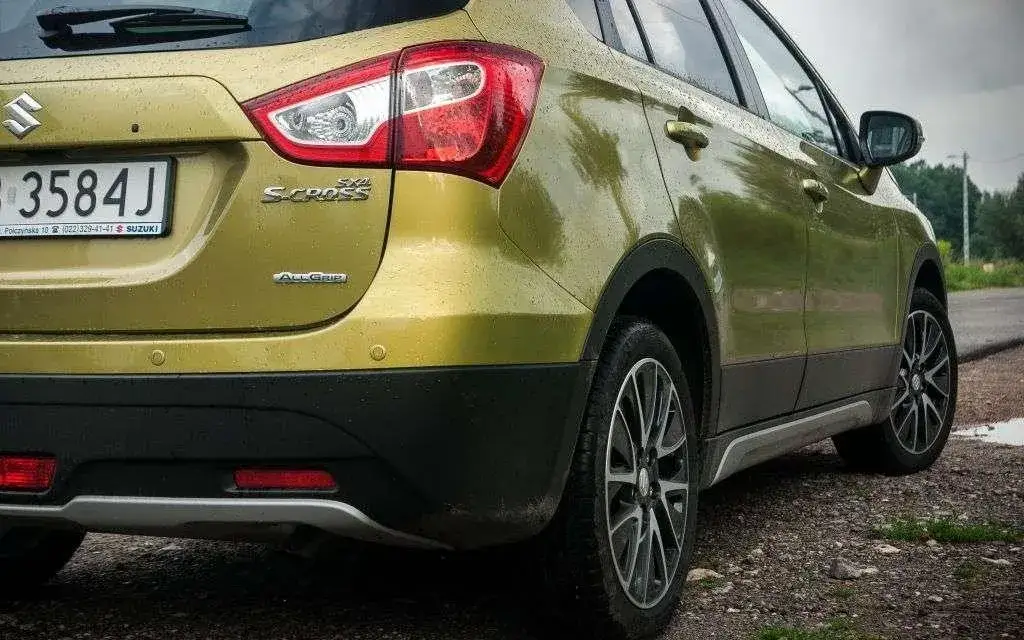 Pojemność baku Suzuki SX4: Classic czy S-Cross? Sprawdź, ile mieści!
