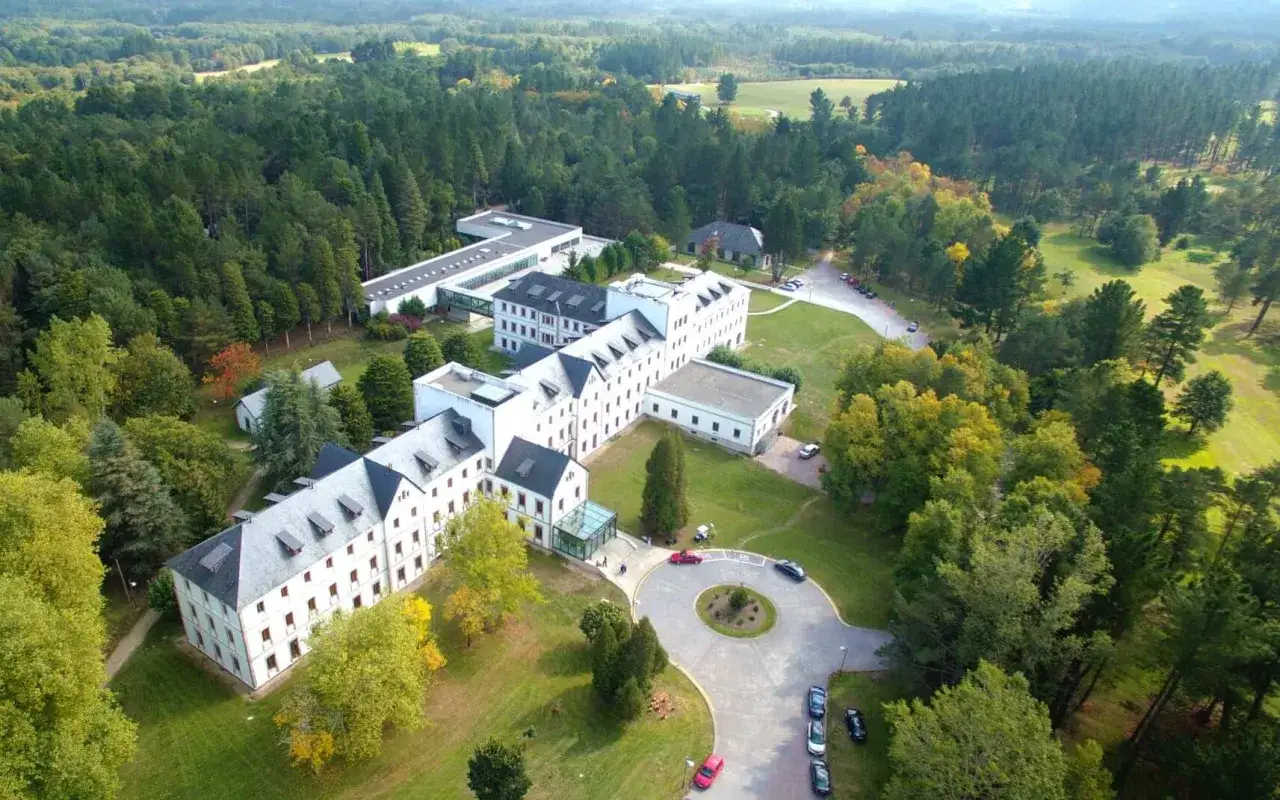 Hotel Balneario Guitiriz: Historia, bienestar y golf en Galicia
