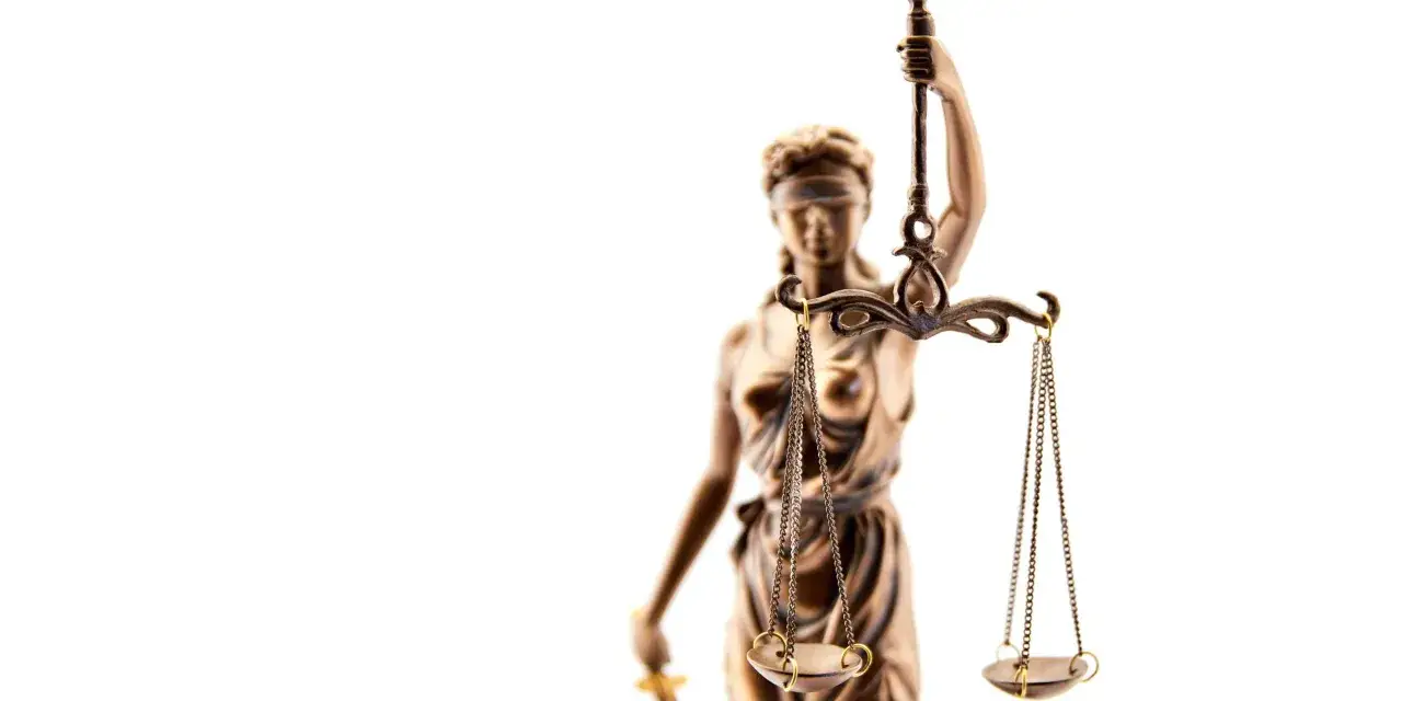 Odmowa zeznań świadka: Twoje prawa w sądzie kiedy możesz milczeć?