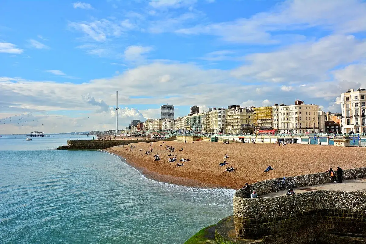 Brighton miasto - fascynujące wybrzeże Anglii i najważniejsze atrakcje 2025