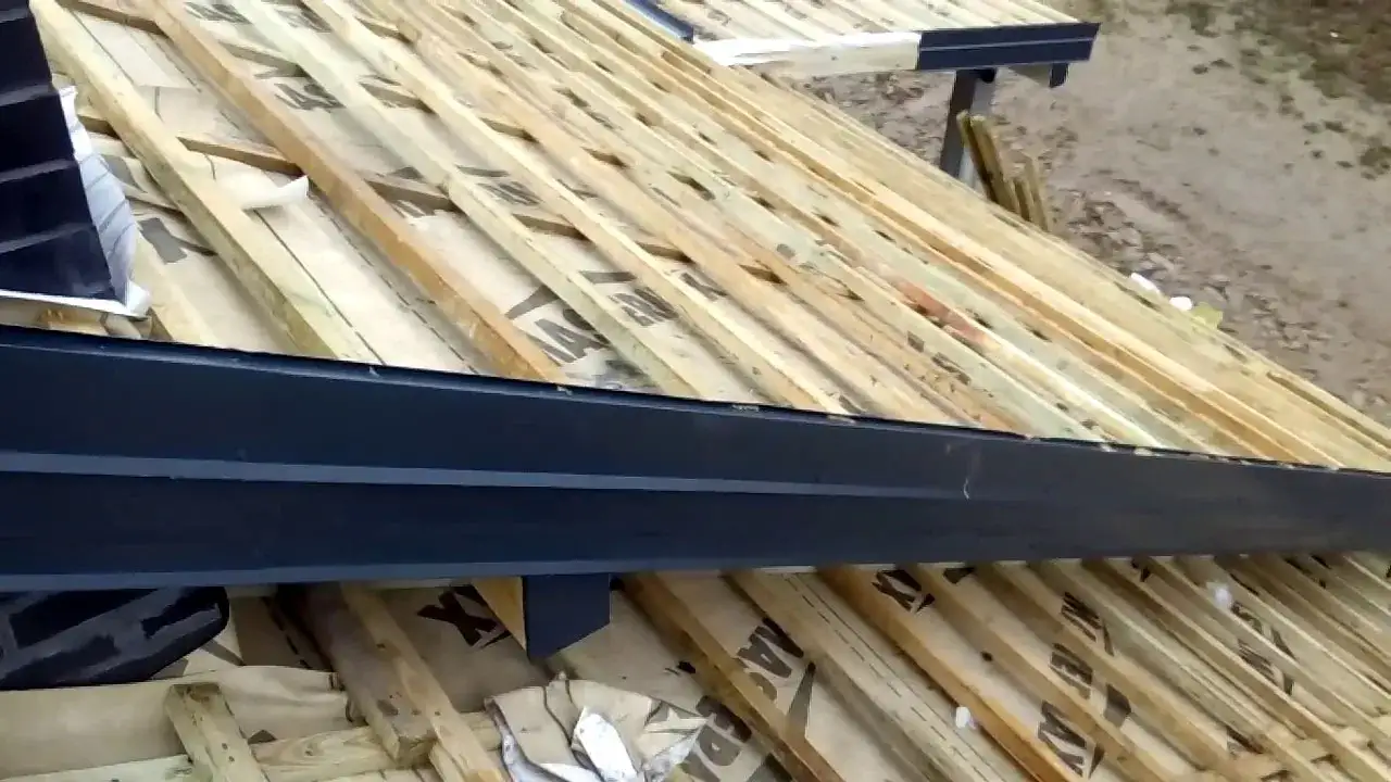 Opierzenie dachu: jak prawidłowo wykonać i uniknąć przecieków