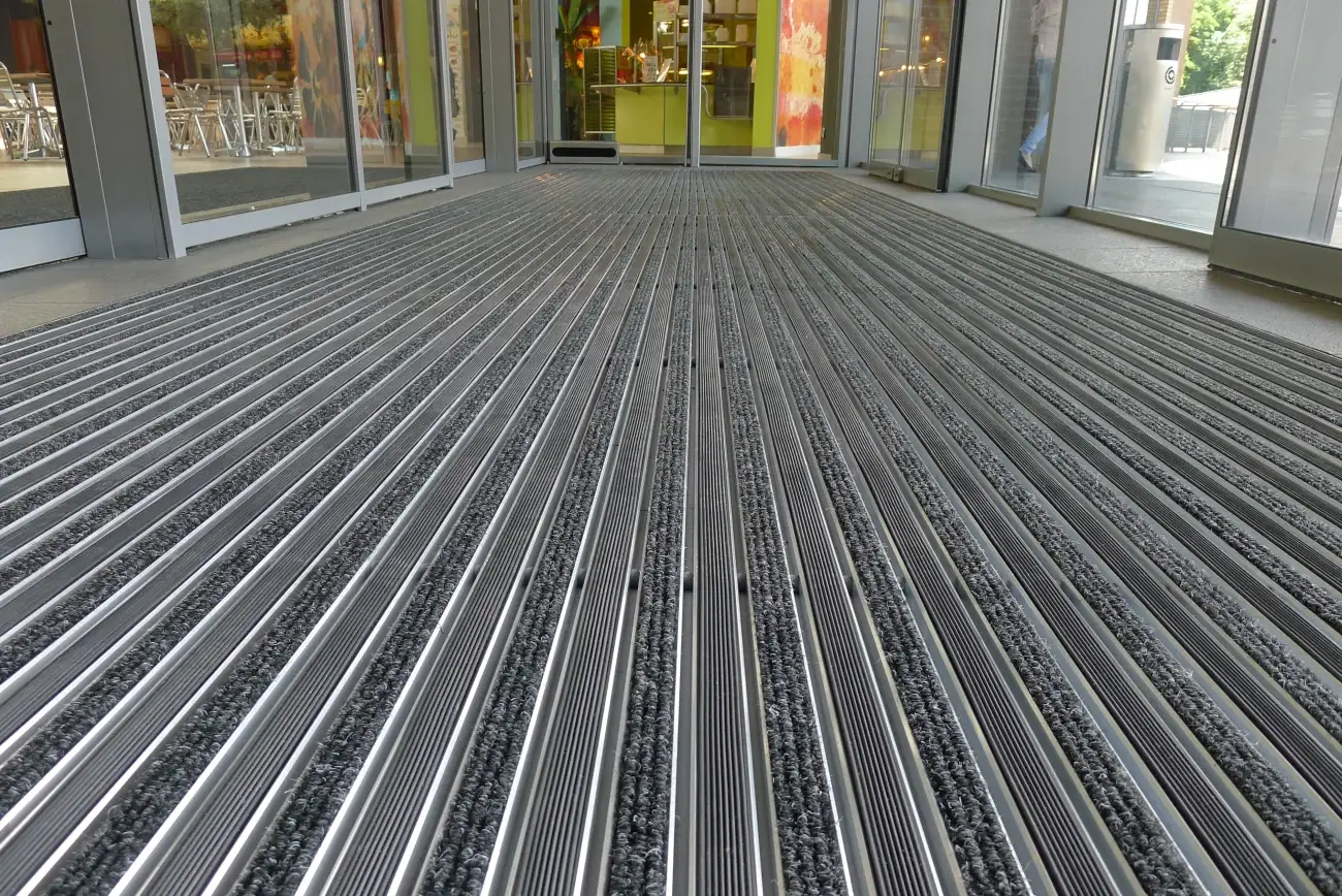 Wycieraczki systemowe — czym są oraz dlaczego warto je stosować?