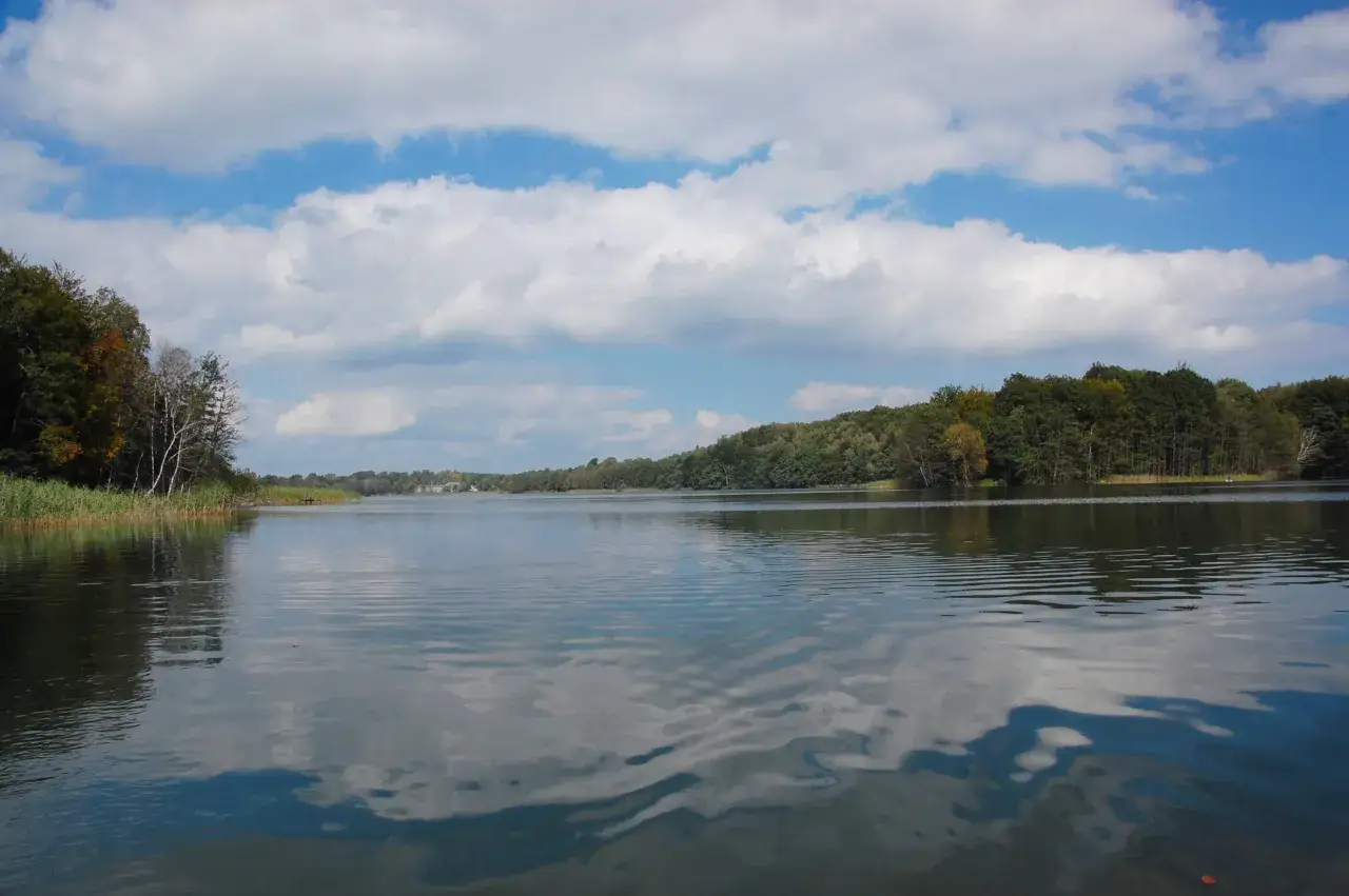Jezioro Dąbie Wielkie: raj dla wędkarzy i miłośników wypoczynku nad wodą