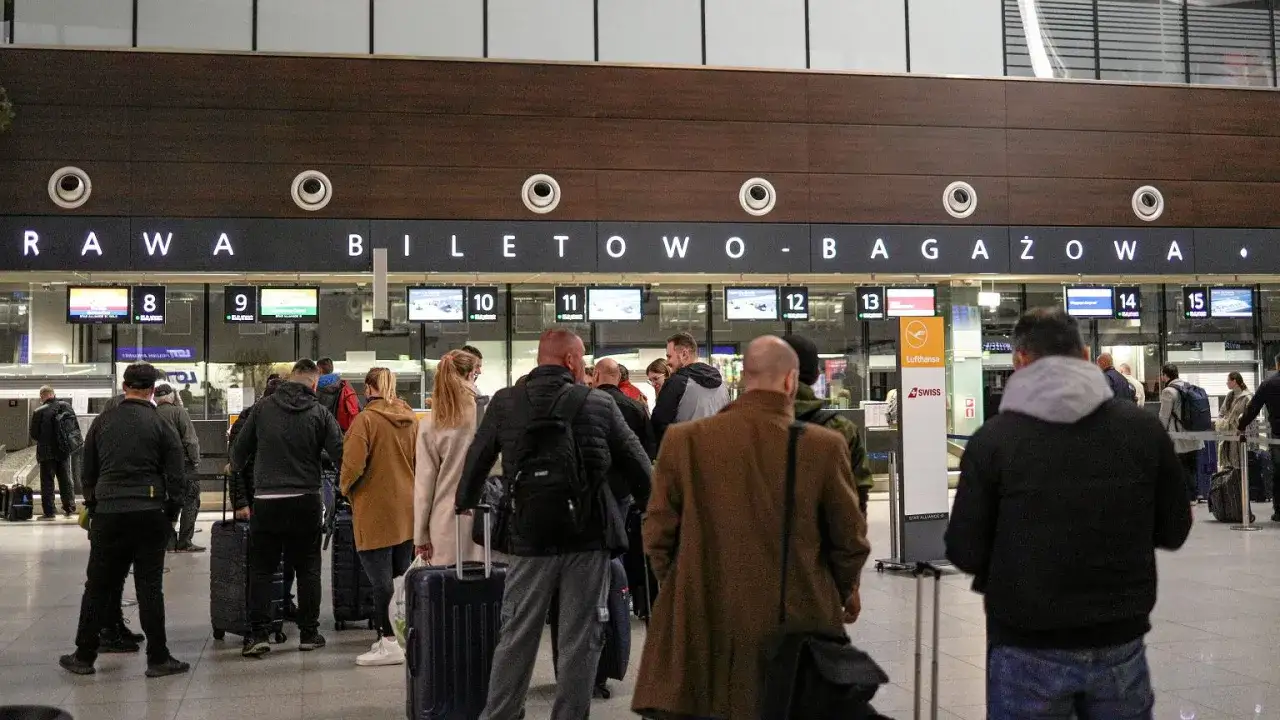 Ile się płaci za nadbagaż na lotnisku? Sprawdź, jak zaoszczędzić