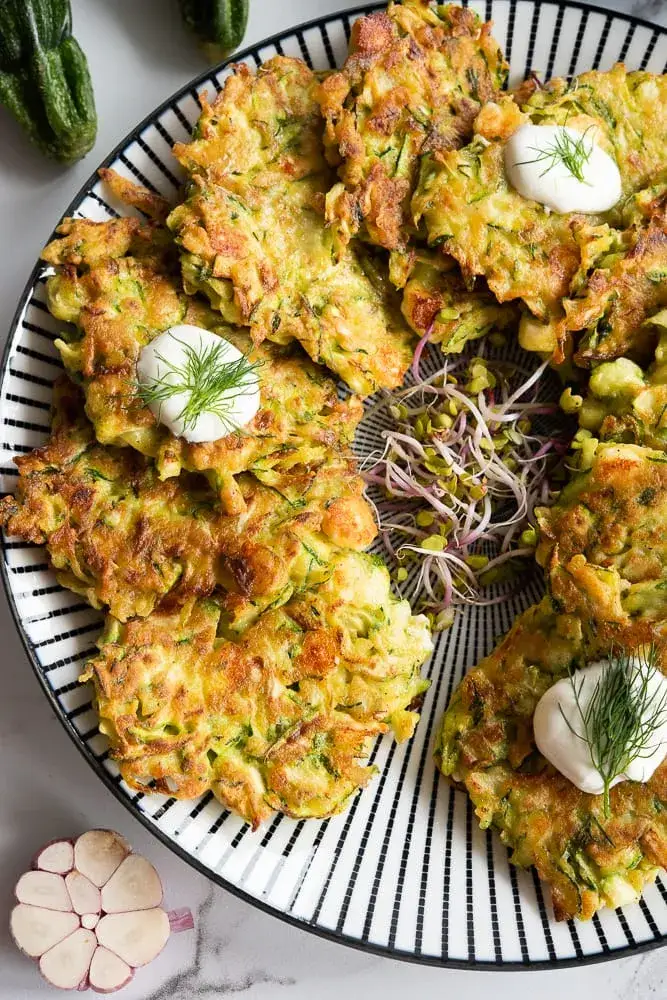 Placki z cukinii: Rewelacyjne pomysły na pyszne i zdrowe dania