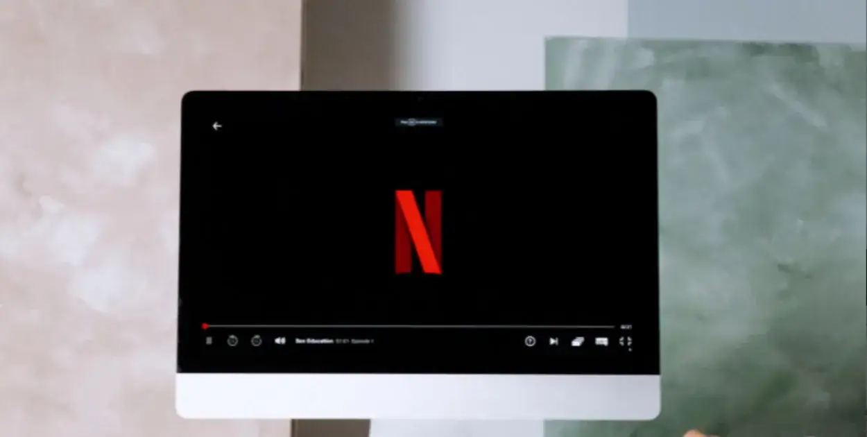 Jak pobrać film z Netflix? Prosty sposób na oglądanie offline