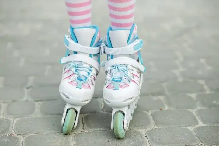 Jakie rolki dla dziecka wybrać, by zapewnić bezpieczeństwo i komfort?