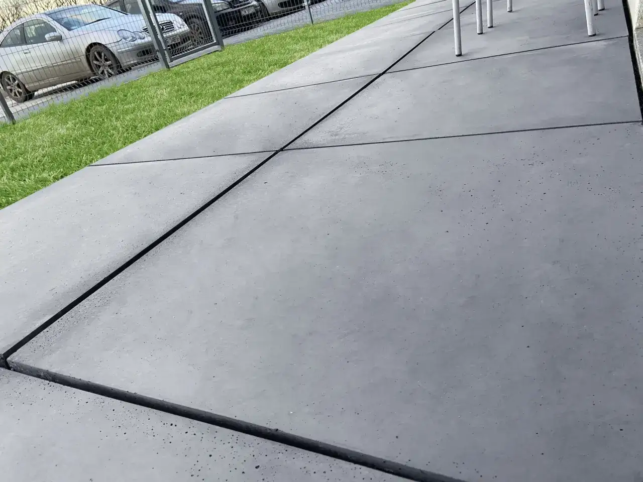 Jaki beton na podjazd wybrać, aby uniknąć pęknięć i zwiększyć trwałość?