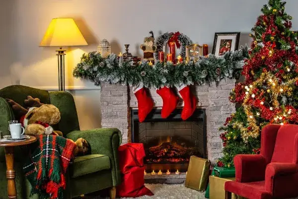 Jak zaaranżować nowoczesny kominek na święta: pomysły i inspiracje