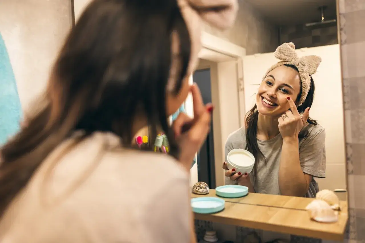 Ochrona przeciwsłoneczna dla cery trądzikowej - dlaczego jest tak ważna?