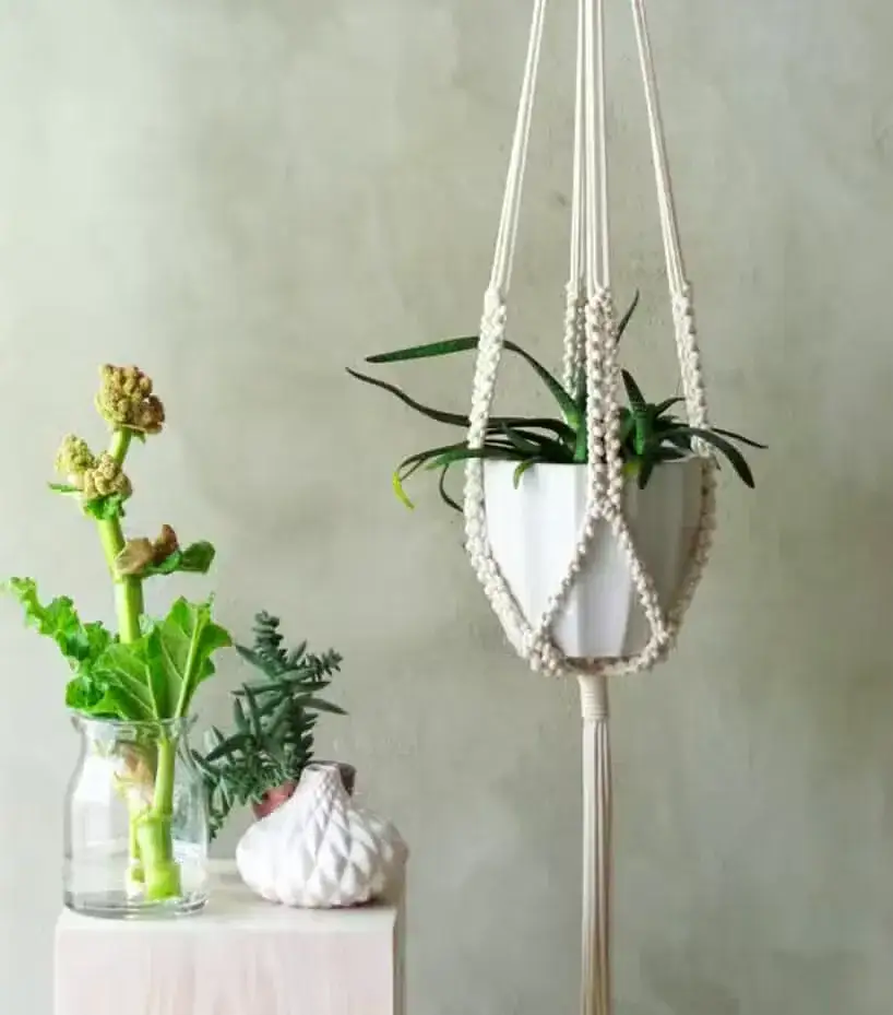 Jak zrobić makramę kwietnik na ścianę - proste kroki i materiały