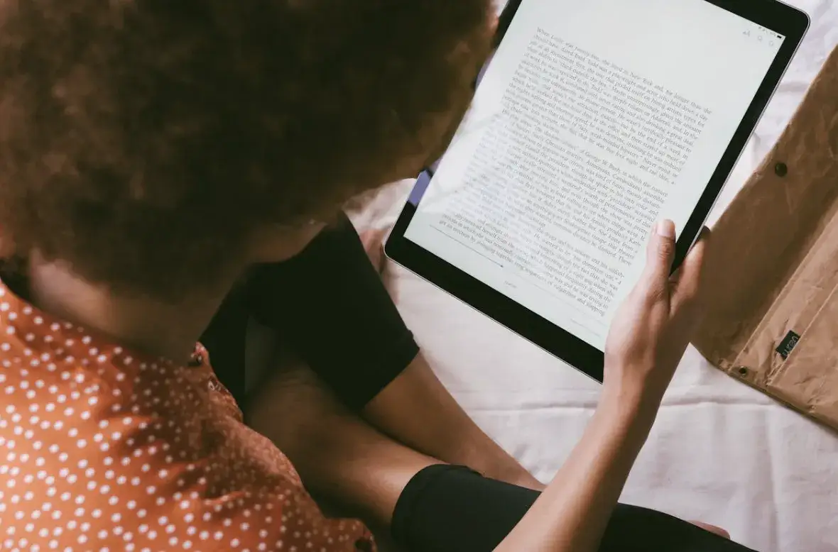 Czytnik e-booków – jak wybrać odpowiedni model?