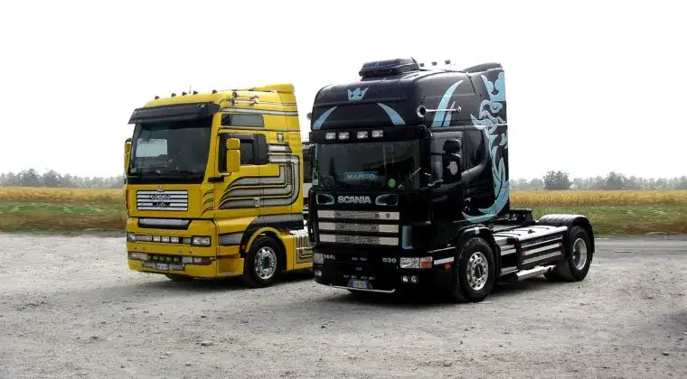 Auto z naczepą: Klucz do efektywnego transportu drogowego