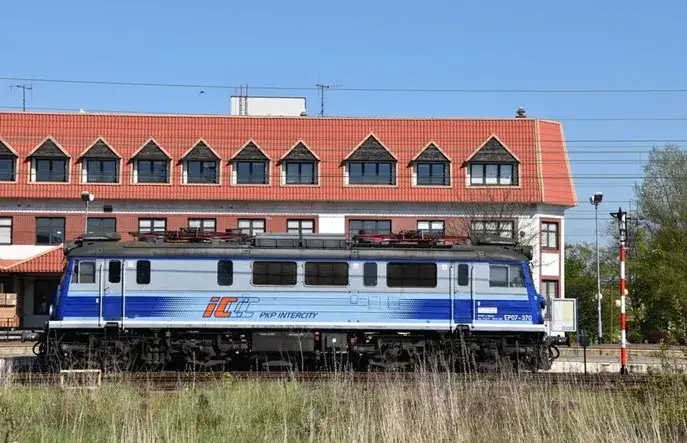 Jak dojechać z Warszawy do Darłowa pociągiem - najlepsze trasy i porady podróżne