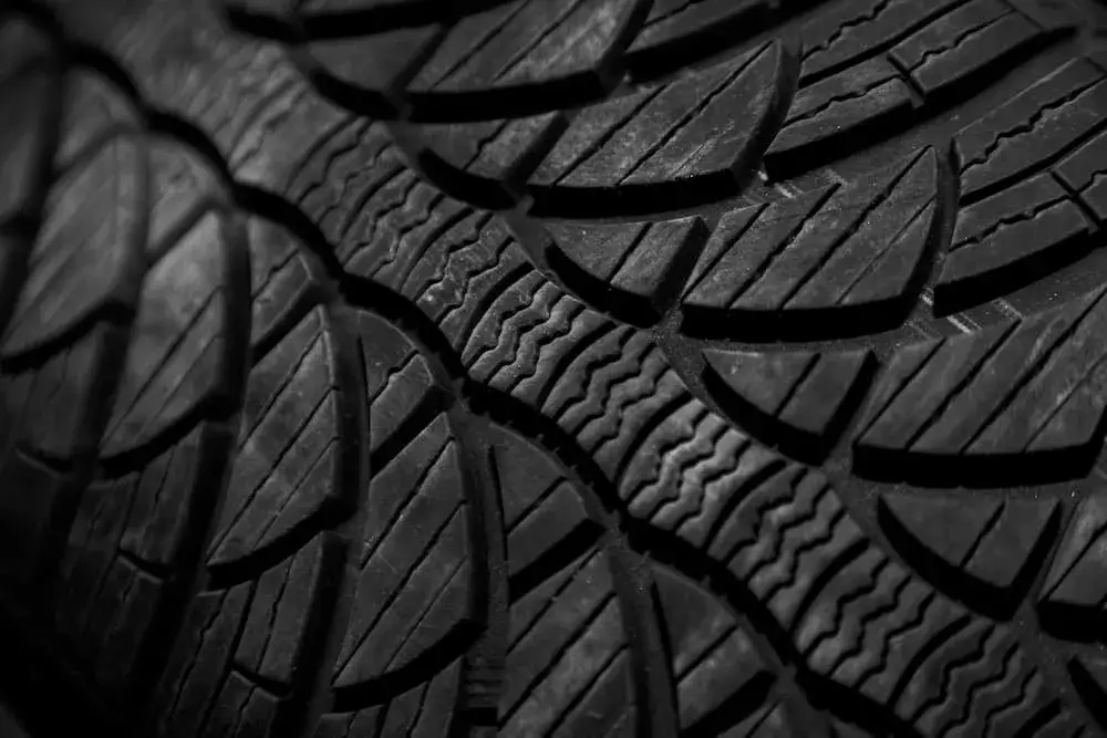 Todo lo que necesitas saber sobre el neumático radial y sus ventajas