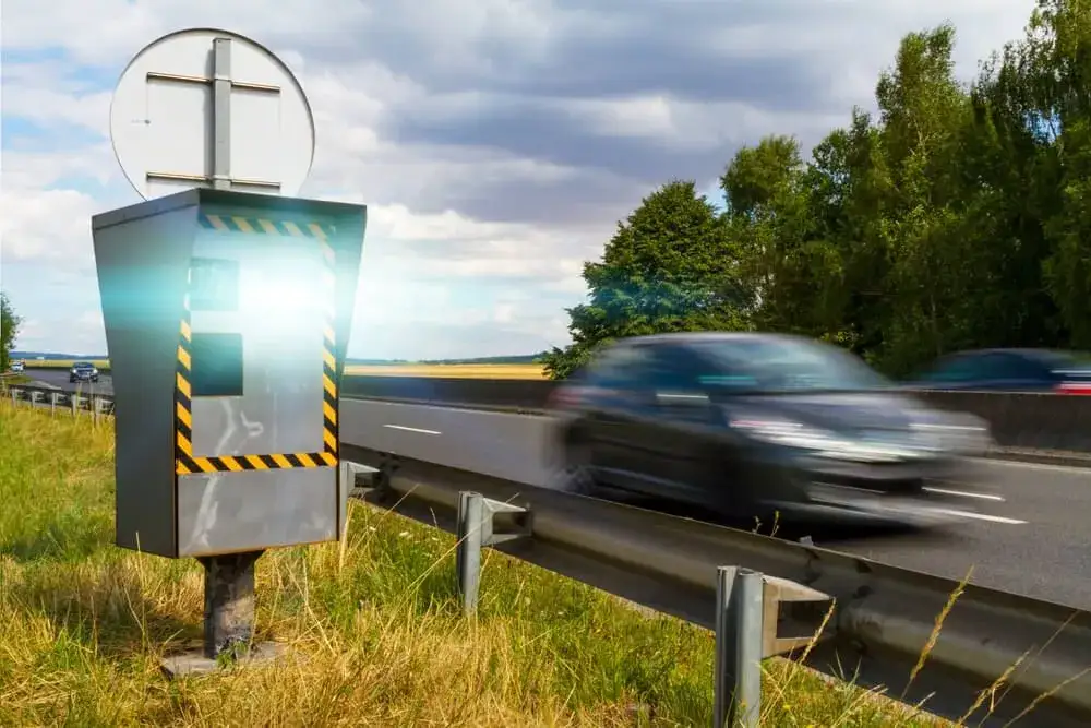 Ile czasu na zapłacenie mandatu z fotoradaru? Nie przegap terminu!