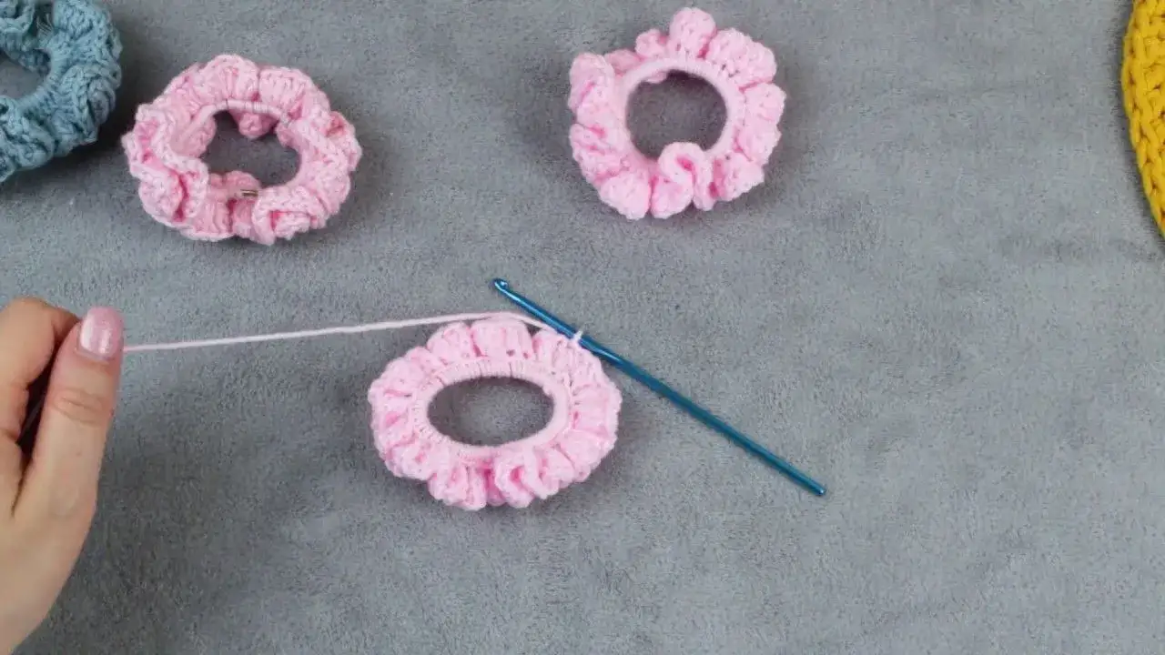 Jak łatwo zrobić gumkę do włosów na szydełku – prosty poradnik dla początkujących