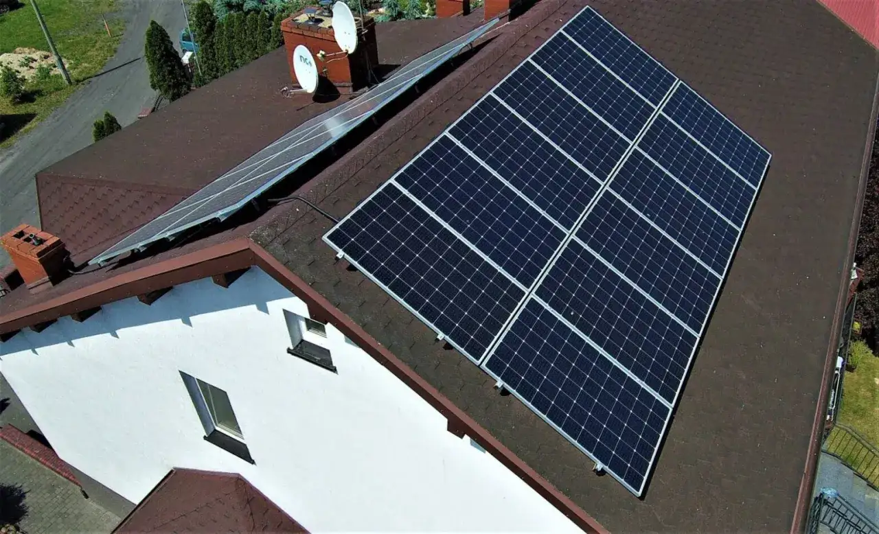 Ile paneli fotowoltaicznych potrzebujesz do domu? Oblicz i oszczędzaj!