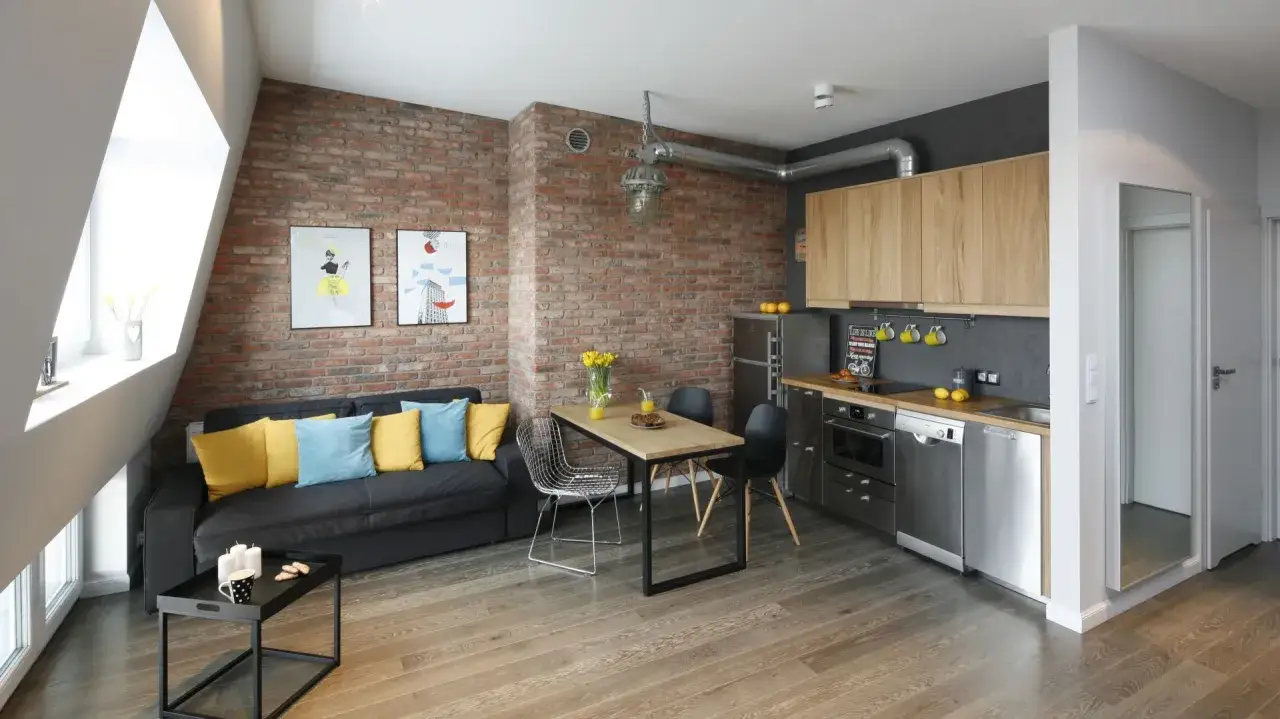 Jak urządzić mały aneks kuchenny z salonem: 5 sprytnych rozwiązań