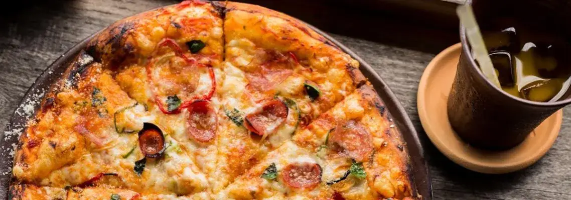 Ile kalorii ma pizza 42 cm? Zaskakujące różnice w kaloryczności