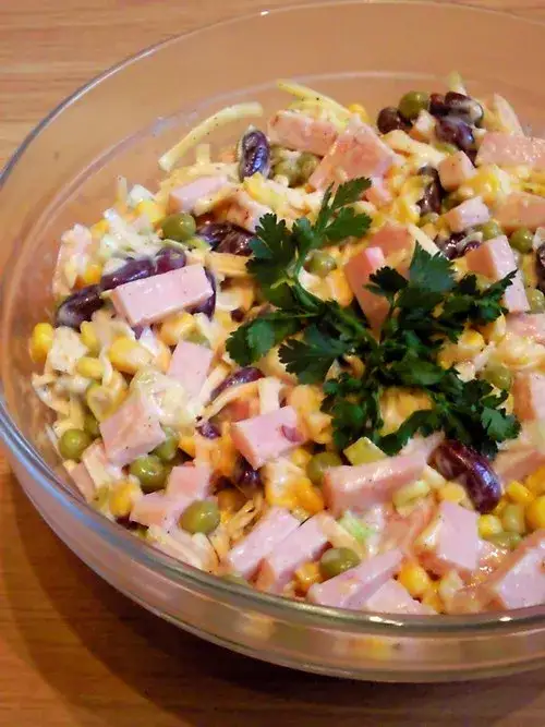 Czy zamrożenie sałatki z majonezem psuje jej smak i jakość? Praktyczne porady