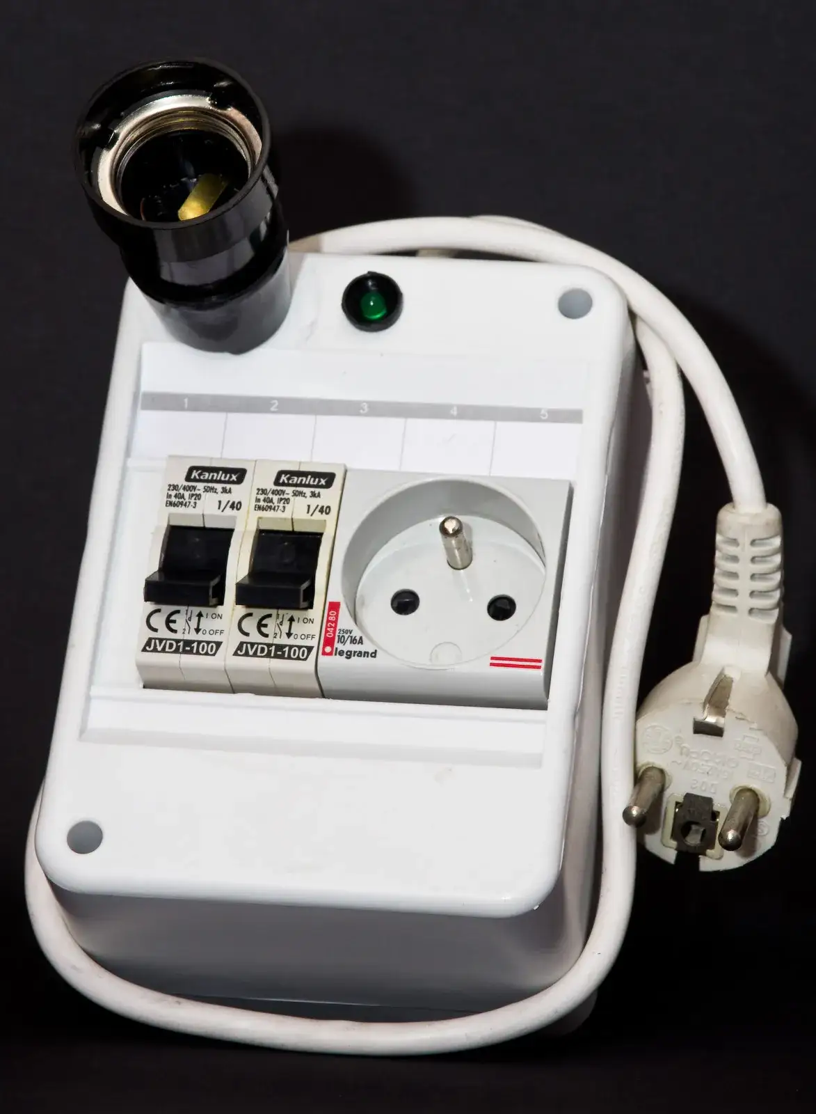 Jak podłączyć gniazdo siłowe 4 bolce: Bezpieczna instrukcja