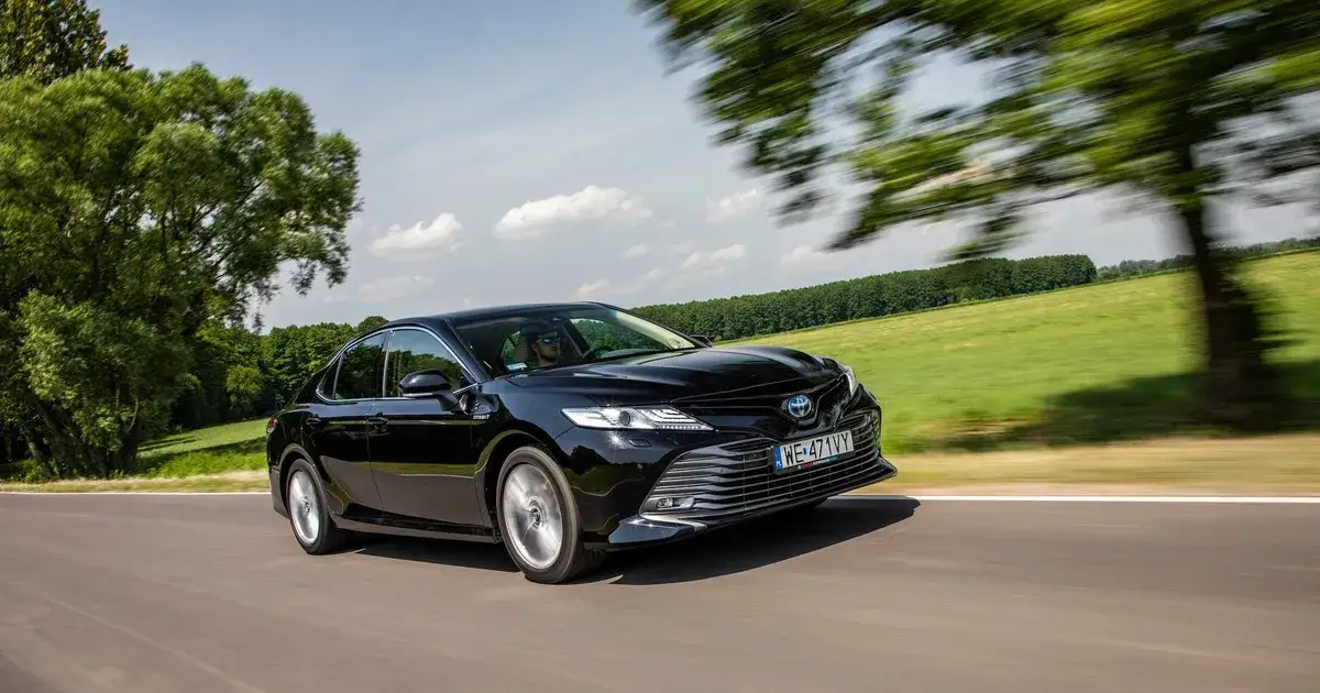 Ile pali Toyota Camry Hybrid? Zaskakujące wyniki spalania w praktyce