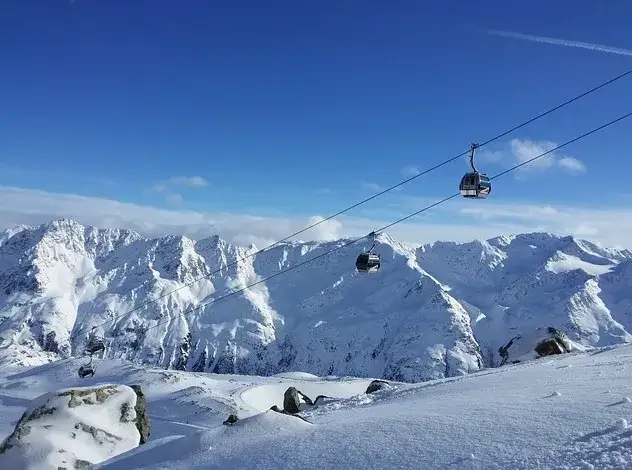 Gdzie na snowboard w Austrii? Odkryj najlepsze trasy i ośrodki