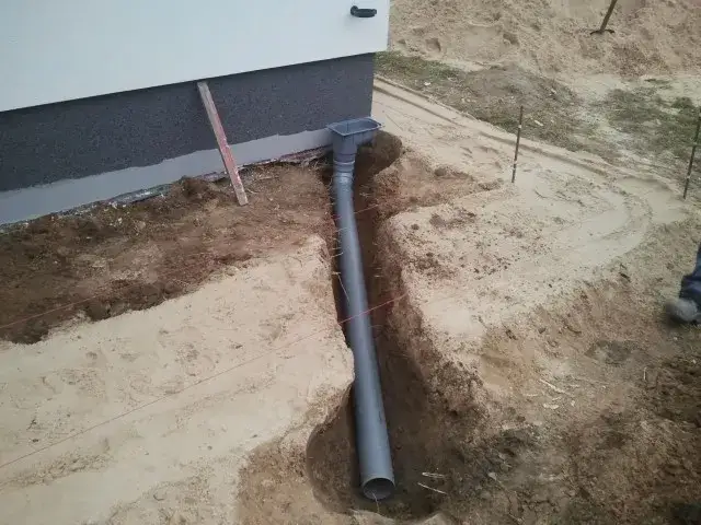 Jak wykonać odwodnienie z rynien: 5 skutecznych metod i porady