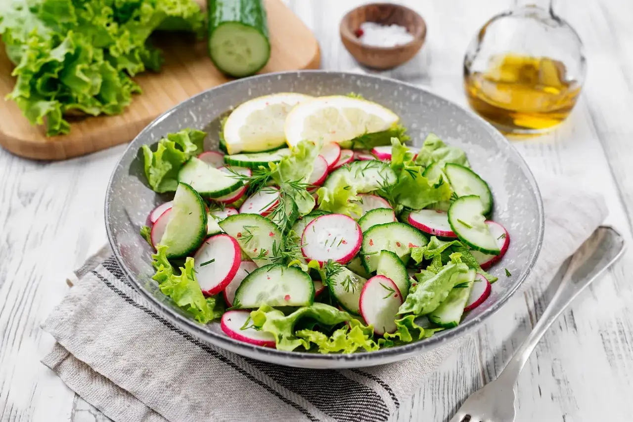 Jak zrobić sałatkę do obiadu - proste i smaczne przepisy na każdą okazję