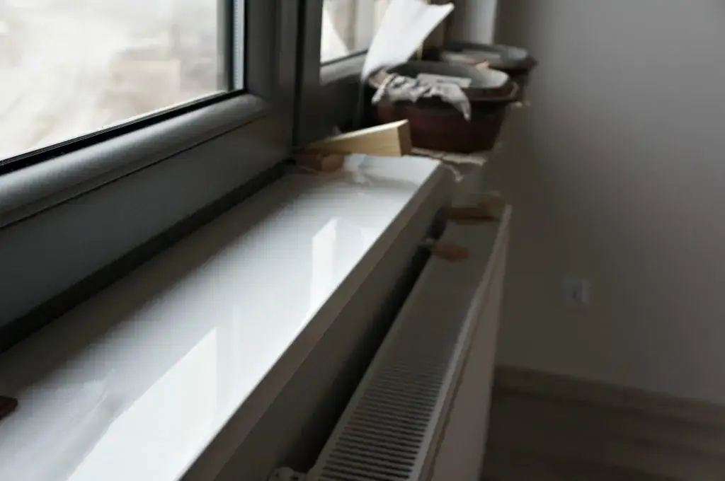 Jak dobrać idealny parapet do okien antracytowych? Porady i inspiracje