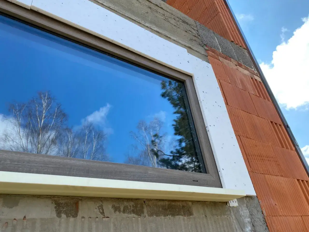 Skuteczne zabezpieczanie taśm ciepłego montażu: poznaj najlepsze metody ochrony