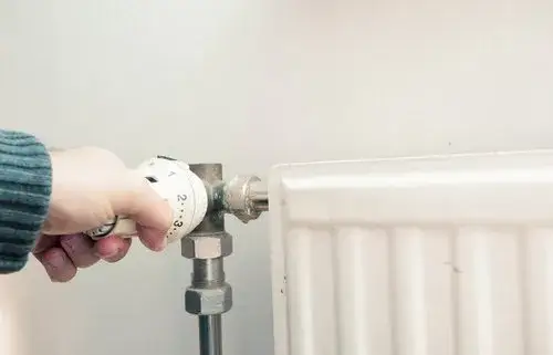 Dlaczego grzejnik się zapowietrza? Poznaj przyczyny i rozwiązania