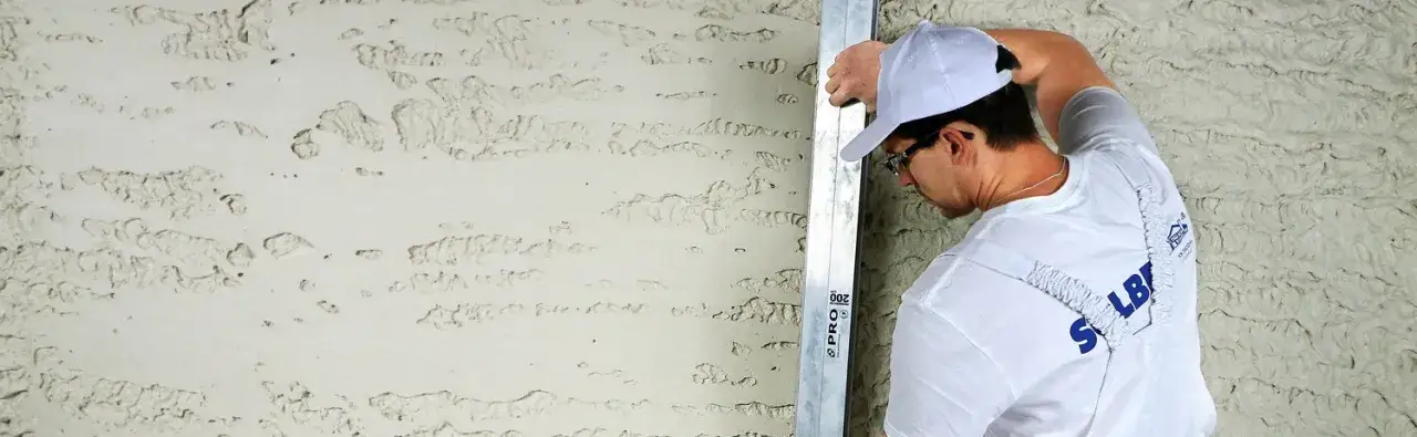 Co najpierw tynki czy wylewki? Uniknij kosztownych błędów w budowie