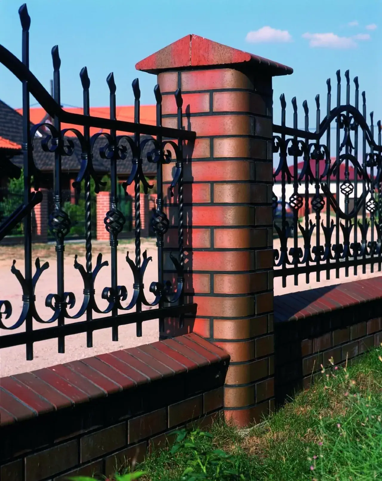 Ile za metr ogrodzenia? Poznaj ceny różnych typów ogrodzeń