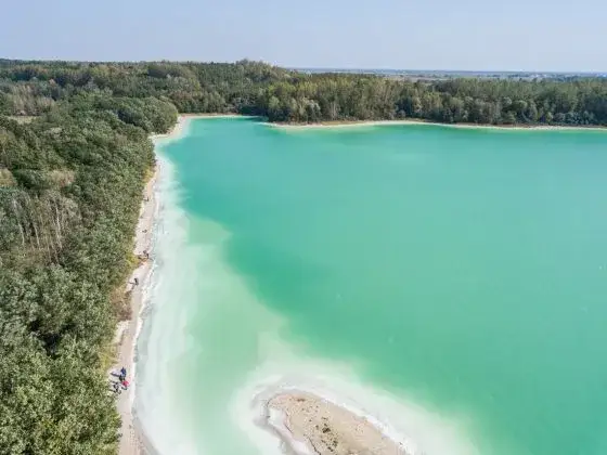 Najpiękniejsze jeziora w województwie łódzkim – gdzie wypocząć i co zobaczyć
