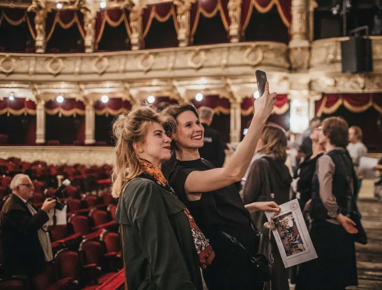 Nocne zwiedzanie teatru Słowackiego: odkryj tajemnice i historie