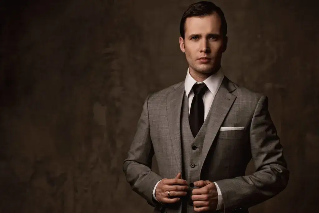 Stylowe szare garnitury: Jak wyglądać elegancko w każdej sytuacji